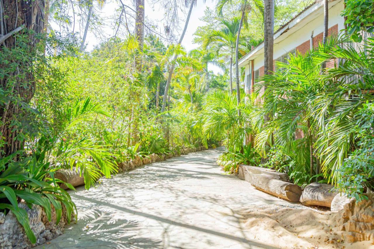 Ziwa Beach Resort Bamburi Exterior photo